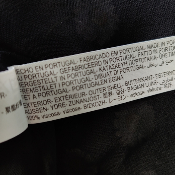 Massimo Dutti daisy floral camisole black, Size 2 - Picture 8 of 9